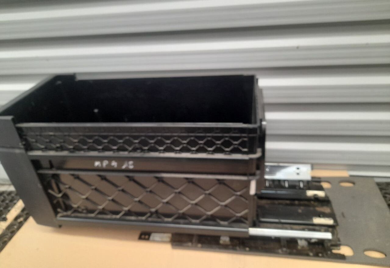 SCHOWEK, SZUFLADA Mercedes-Benz ACTROS MP4 A9608403343 truck - Cabina e interior para Camión: foto 3 SCHOWEK, SZUFLADA Mercedes-Benz ACTROS MP4 A9608403343 truck - Cabina e interior para Camión: foto 3