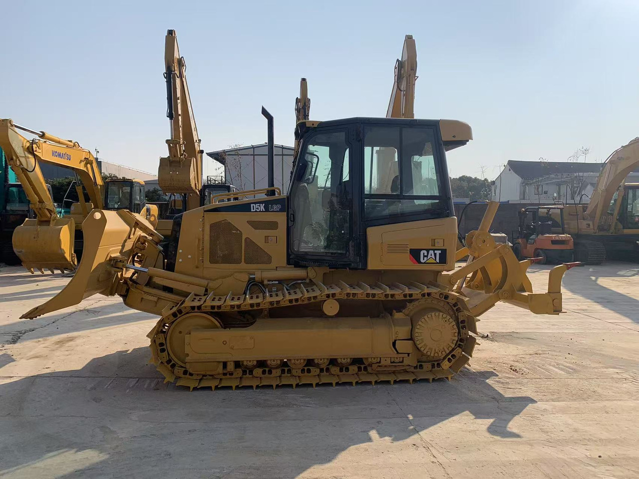 Caterpillar Bulldozer CAT D5G, D5K Good Price Japan Origin Tractor - Bulldozer: foto 2 Caterpillar Bulldozer CAT D5G, D5K Good Price Japan Origin Tractor - Bulldozer: foto 2