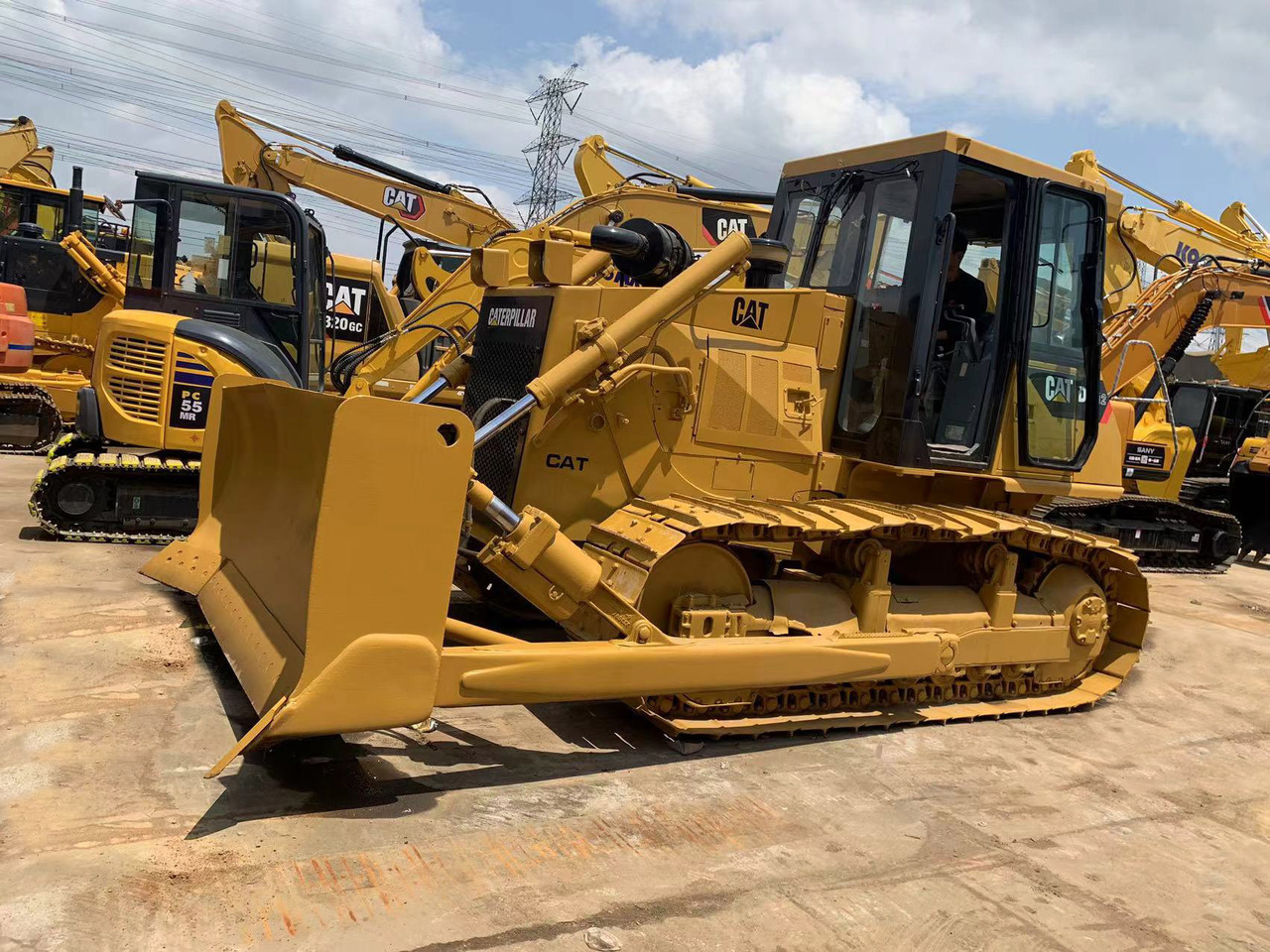 Caterpillar Bulldozer Used Condition CAT D6G, D6G2 Cheap Price - Bulldozer: foto 1 Caterpillar Bulldozer Used Condition CAT D6G, D6G2 Cheap Price - Bulldozer: foto 1