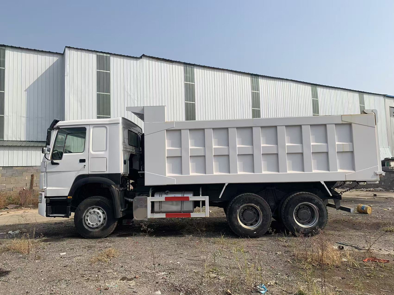 Howo Secondhand Commercial Vehicle 10-wheels HOWO Dumper Truck 6x4 Left Hand Drive Tipper Truck - Camión volquete: foto 1 Howo Secondhand Commercial Vehicle 10-wheels HOWO Dumper Truck 6x4 Left Hand Drive Tipper Truck - Camión volquete: foto 1