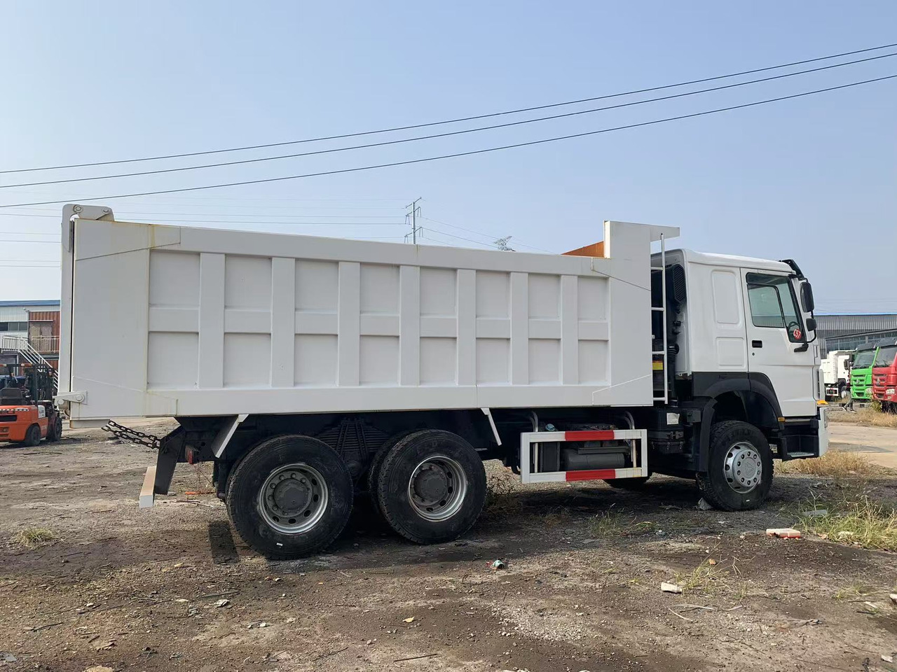 Howo Secondhand Commercial Vehicle 10-wheels HOWO Dumper Truck 6x4 Left Hand Drive Tipper Truck - Camión volquete: foto 2 Howo Secondhand Commercial Vehicle 10-wheels HOWO Dumper Truck 6x4 Left Hand Drive Tipper Truck - Camión volquete: foto 2