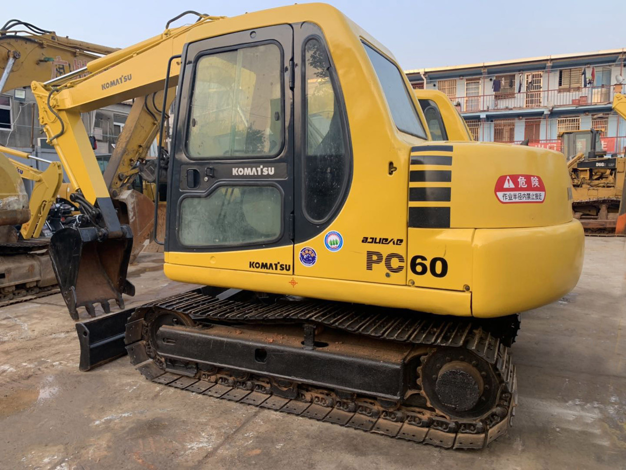 KOMATSU small excavator Komatsu PC60-7 mini digger - Miniexcavadora: foto 1 KOMATSU small excavator Komatsu PC60-7 mini digger - Miniexcavadora: foto 1