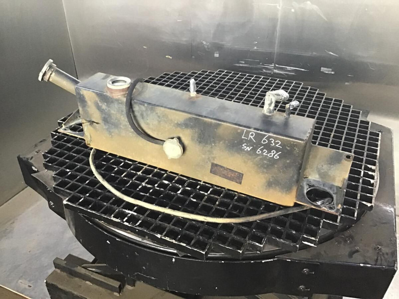 Liebherr Equalizing Reservoir - Depósito de expansión: foto 2 Liebherr Equalizing Reservoir - Depósito de expansión: foto 2