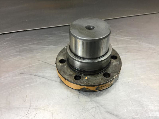 Liebherr Flange - Bomba de refrigerante: foto 1 Liebherr Flange - Bomba de refrigerante: foto 1
