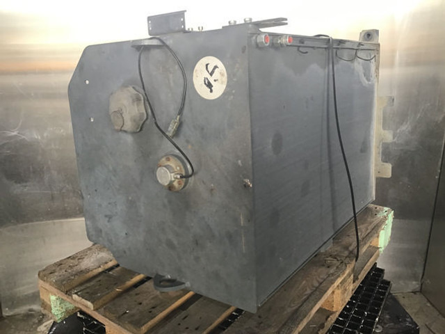 Liebherr Fuel Tank - Depósito de combustible: foto 2 Liebherr Fuel Tank - Depósito de combustible: foto 2