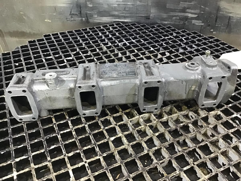 Liebherr Intakepipe - Tubo de admisión de aire: foto 1 Liebherr Intakepipe - Tubo de admisión de aire: foto 1