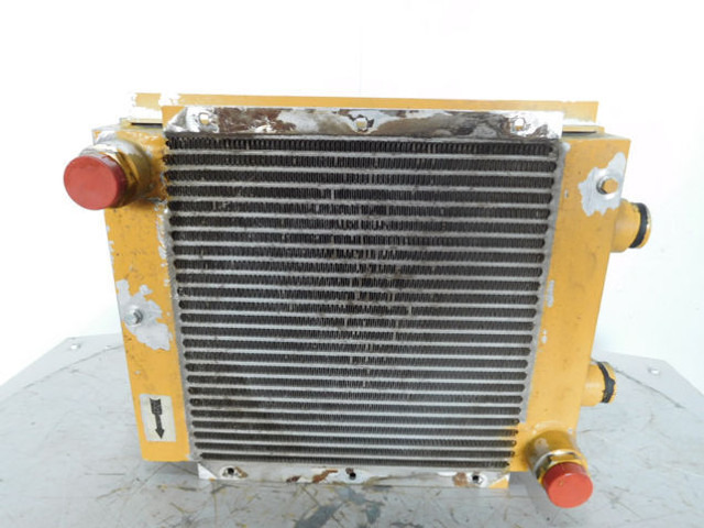 Liebherr Oilcooler - Enfriador de aceite: foto 1 Liebherr Oilcooler - Enfriador de aceite: foto 1