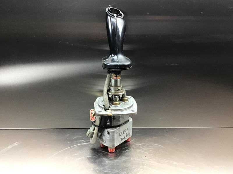 Liebherr Pilot Control Unit - Hidráulica: foto 1 Liebherr Pilot Control Unit - Hidráulica: foto 1