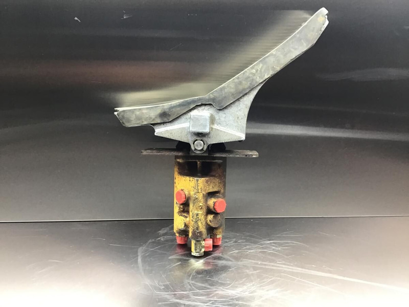 Liebherr Pilot Control Unit - Pedal: foto 2 Liebherr Pilot Control Unit - Pedal: foto 2