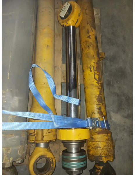 Liebherr R904 / R902 Li / A904C Li / A904 Li / A900 Li / A316 / A314 Li / A312 / A900C / A916 / A918 / A914 COMPACT - Cilindro hidráulico: foto 1 Liebherr R904 / R902 Li / A904C Li / A904 Li / A900 Li / A316 / A314 Li / A312 / A900C / A916 / A918 / A914 COMPACT - Cilindro hidráulico: foto 1