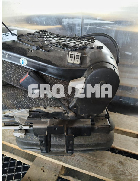 Liebherr R926 COMP - Asiento: foto 2 Liebherr R926 COMP - Asiento: foto 2