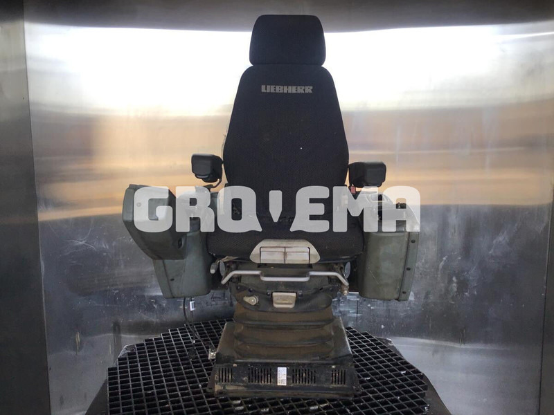 Liebherr R926 COMP / R946 LC / R946 LC-V - Asiento: foto 1 Liebherr R926 COMP / R946 LC / R946 LC-V - Asiento: foto 1