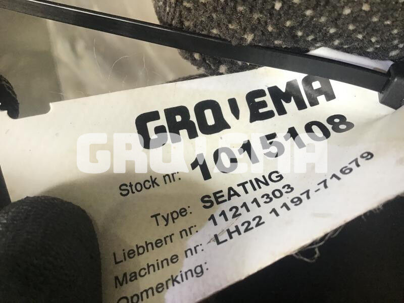 Liebherr R926 COMP / R946 LC / R946 LC-V / R946 NLC / R946 S-HD / R950 / R950 LC-V / R950 S-HD / R922 LC / R926 LC / R920 LC / R920 NLC / - Asiento: foto 3 Liebherr R926 COMP / R946 LC / R946 LC-V / R946 NLC / R946 S-HD / R950 / R950 LC-V / R950 S-HD / R922 LC / R926 LC / R920 LC / R920 NLC / - Asiento: foto 3