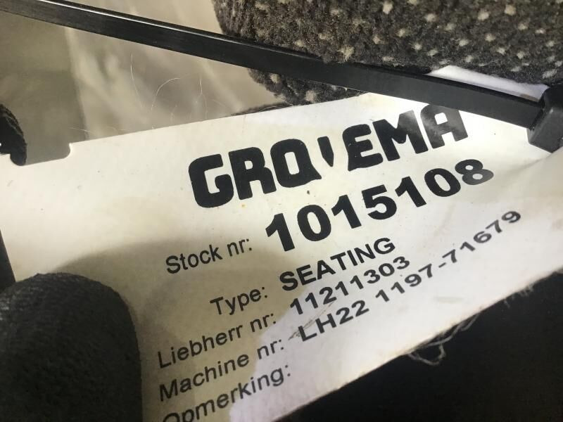 Liebherr R926 COMP / R946 LC / R946 LC-V / R946 NLC / R946 S-HD / R950 / R950 LC-V / R950 S-HD / R922 LC / R926 LC / R920 LC / R920 NLC / - Asiento: foto 3 Liebherr R926 COMP / R946 LC / R946 LC-V / R946 NLC / R946 S-HD / R950 / R950 LC-V / R950 S-HD / R922 LC / R926 LC / R920 LC / R920 NLC / - Asiento: foto 3