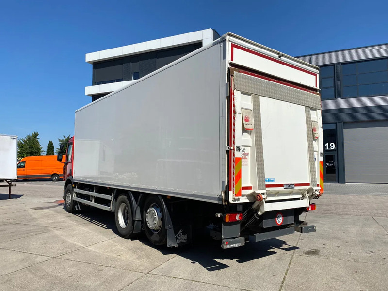 Renault D Wide 320 DTI 8 / Closed box / Euro 6 / Dhollandia - Camión caja cerrada: foto 4 Renault D Wide 320 DTI 8 / Closed box / Euro 6 / Dhollandia - Camión caja cerrada: foto 4