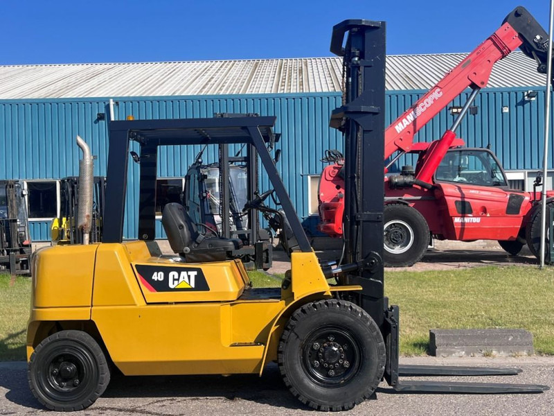 Caterpillar DP40K2 - Carretilla elevadora diésel: foto 1 Caterpillar DP40K2 - Carretilla elevadora diésel: foto 1