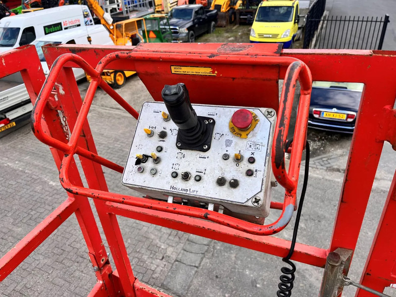 Holland lift COMBISTAR M-250DL27 4WD/P/N - Plataforma de tijeras: foto 5 Holland lift COMBISTAR M-250DL27 4WD/P/N - Plataforma de tijeras: foto 5