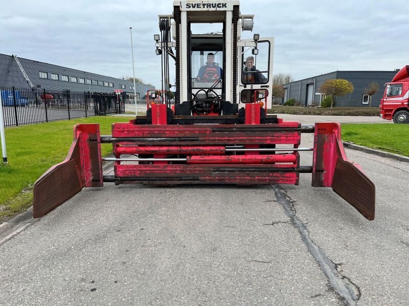 Bolzoni PULP BALE CLAMP P-1000-LS - Implemento: foto 5 Bolzoni PULP BALE CLAMP P-1000-LS - Implemento: foto 5