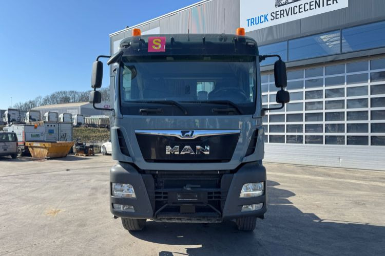 MAN TGS 33.500 6x4 Hydraulik - Cabeza tractora: foto 2 MAN TGS 33.500 6x4 Hydraulik - Cabeza tractora: foto 2