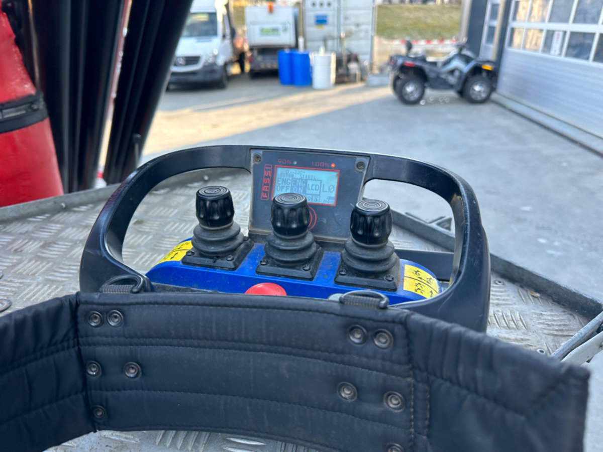 Grúa para camión FASSI 185-5 mit Heckkonsole: foto 8 Grúa para camión FASSI 185-5 mit Heckkonsole: foto 8