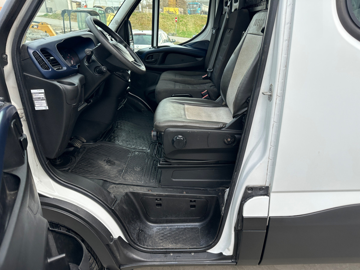 Furgón IVECO 35C18V Daily Servicewagen Sortimo: foto 16