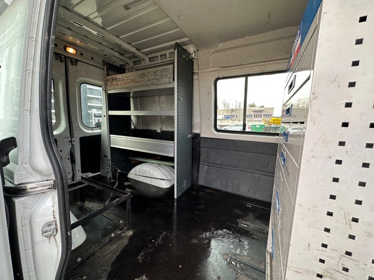 Furgón IVECO 35C18V Daily Servicewagen Sortimo: foto 6