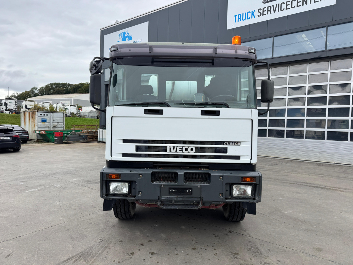 IVECO 440 Cursor 8x4 Liebherr - Camión hormigonera: foto 2 IVECO 440 Cursor 8x4 Liebherr - Camión hormigonera: foto 2