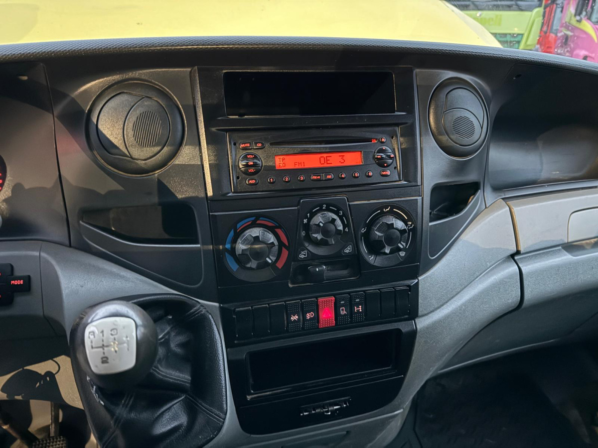 Furgoneta basculante IVECO Daily 35C15 4x2: foto 14 Furgoneta basculante IVECO Daily 35C15 4x2: foto 14