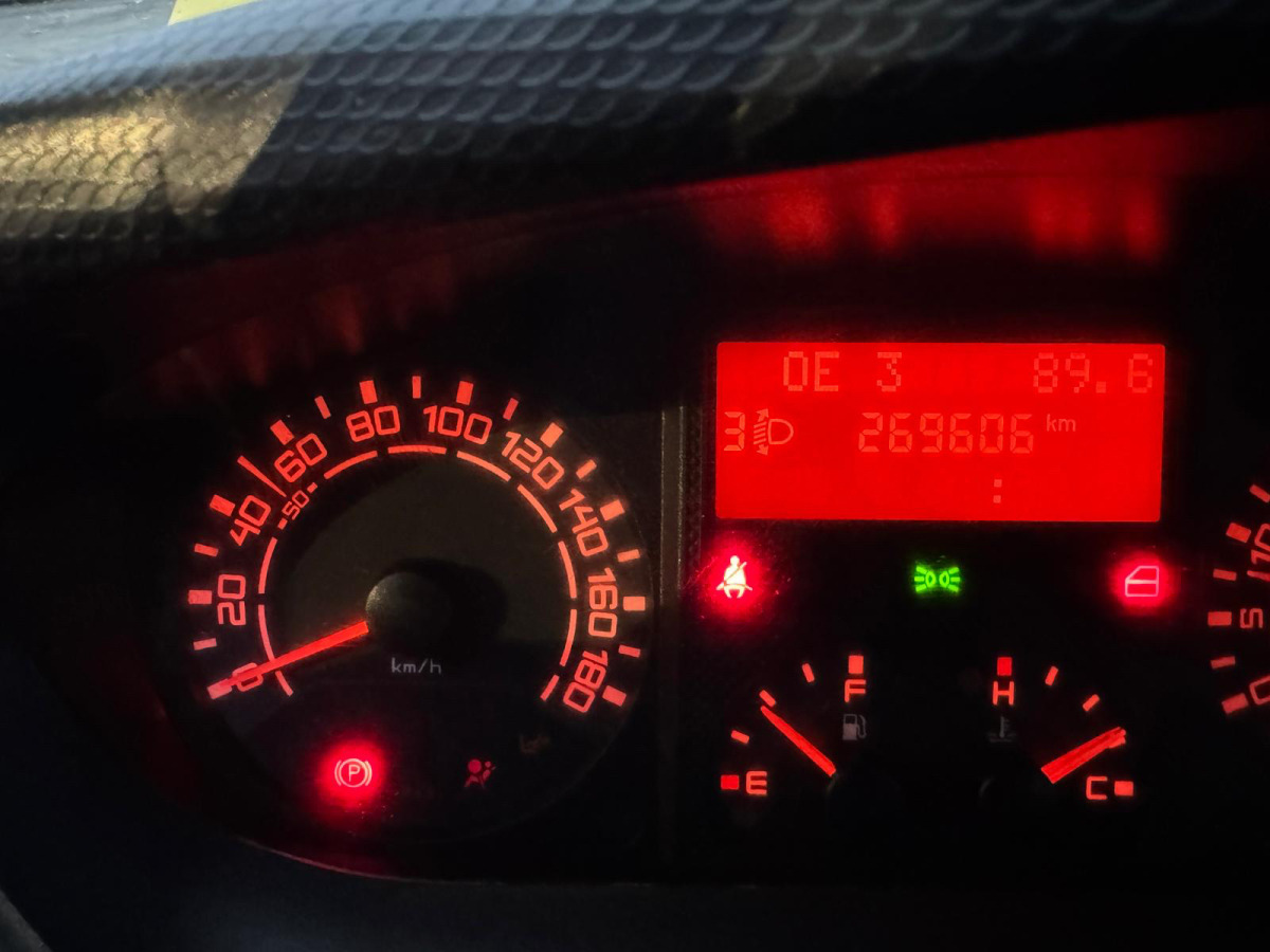 Furgoneta basculante IVECO Daily 35C15 4x2: foto 15 Furgoneta basculante IVECO Daily 35C15 4x2: foto 15