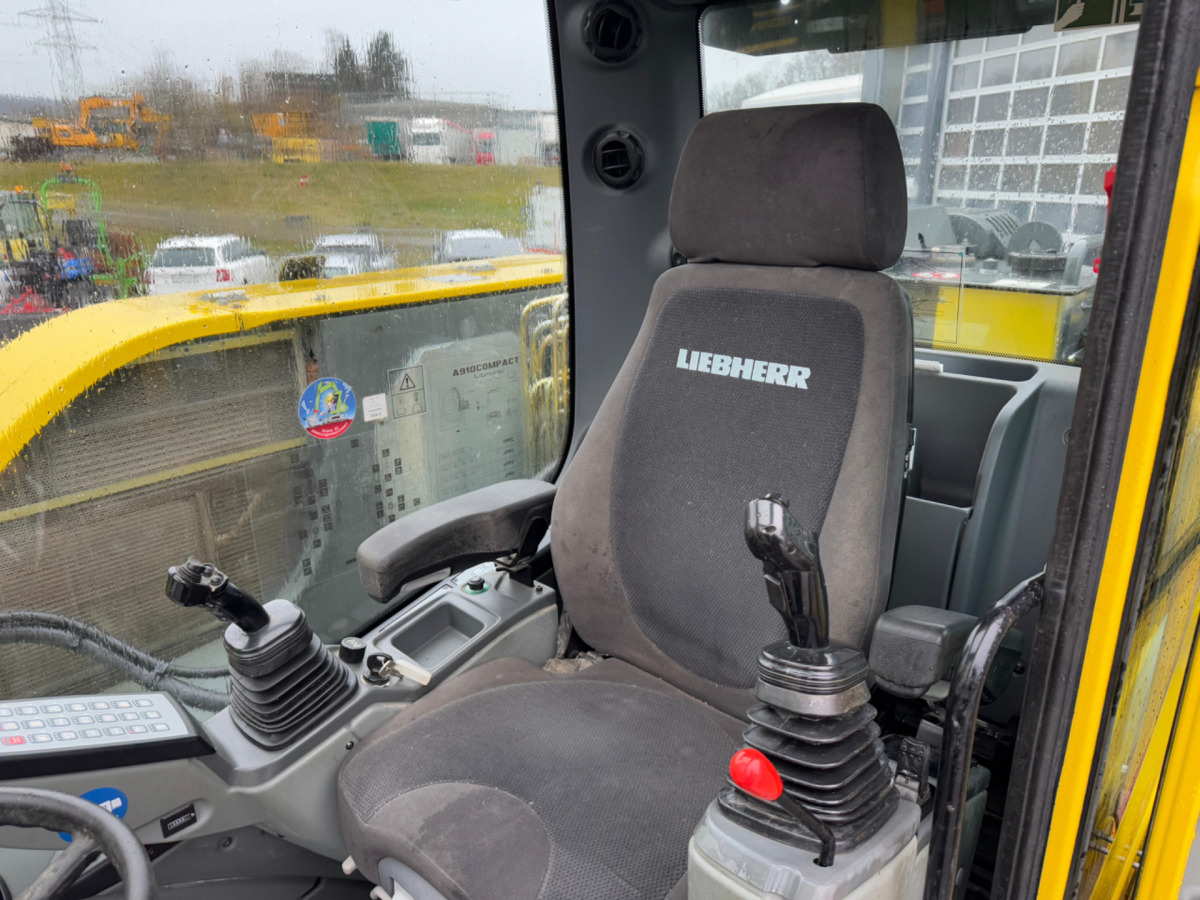 Leasing de LIEBHERR 910 Compact Litronic Powertilt LIEBHERR 910 Compact Litronic Powertilt: foto 17 Leasing de LIEBHERR 910 Compact Litronic Powertilt LIEBHERR 910 Compact Litronic Powertilt: foto 17
