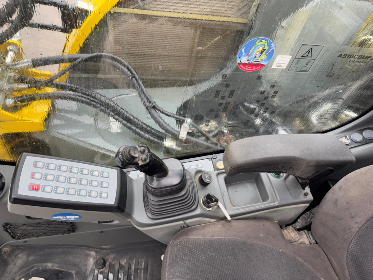 Leasing de LIEBHERR 910 Compact Litronic Powertilt LIEBHERR 910 Compact Litronic Powertilt: foto 18 Leasing de LIEBHERR 910 Compact Litronic Powertilt LIEBHERR 910 Compact Litronic Powertilt: foto 18