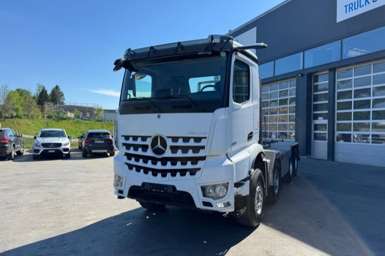 Mercedes-Benz Arocs 3251 8x4 - Camión multibasculante: foto 1 Mercedes-Benz Arocs 3251 8x4 - Camión multibasculante: foto 1
