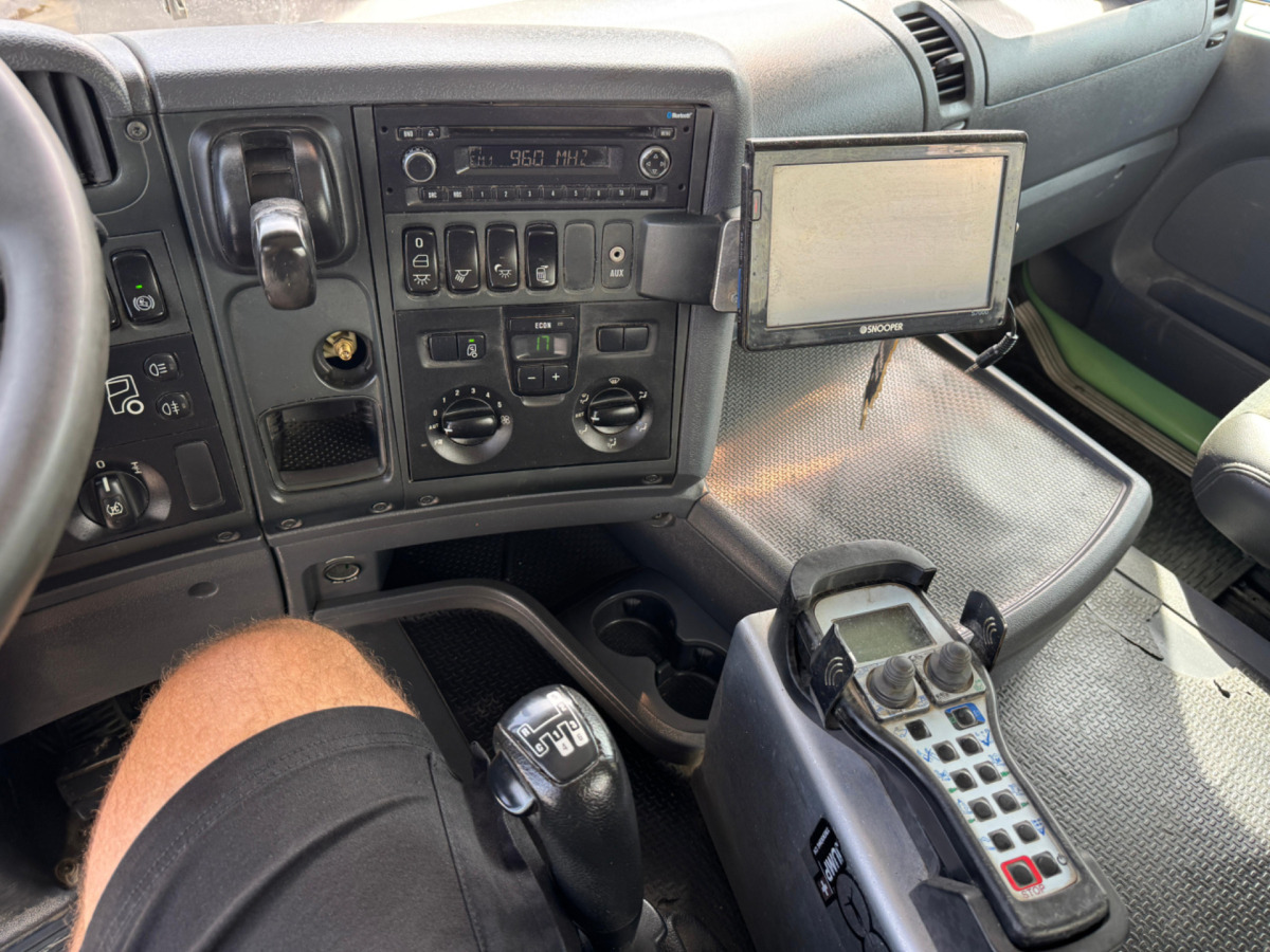 Camión portacontenedor de cadenas SCANIA G360 4x2 Gergen: foto 13 Camión portacontenedor de cadenas SCANIA G360 4x2 Gergen: foto 13