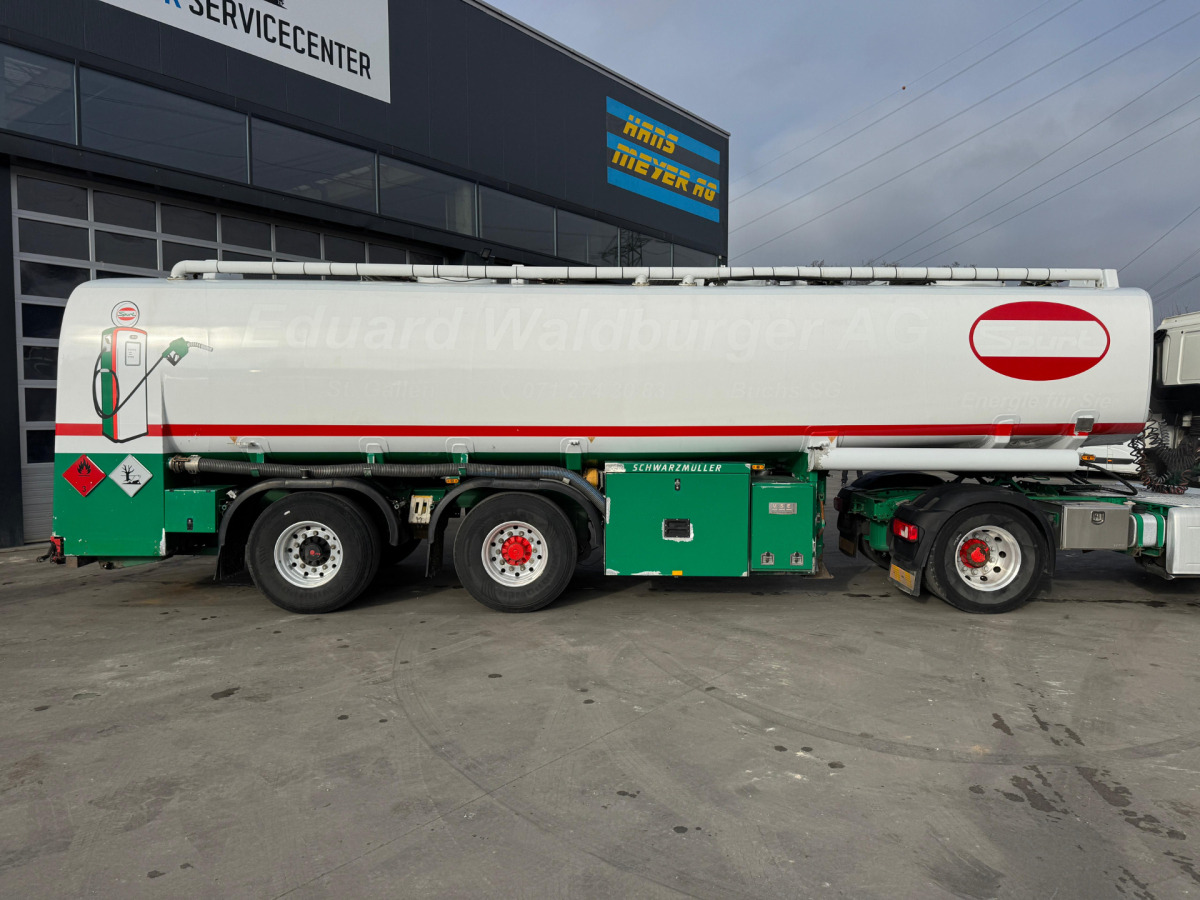 SCHWARZMÜLLER Tank 32'770L 3 Kammern - Semirremolque cisterna: foto 3 SCHWARZMÜLLER Tank 32'770L 3 Kammern - Semirremolque cisterna: foto 3