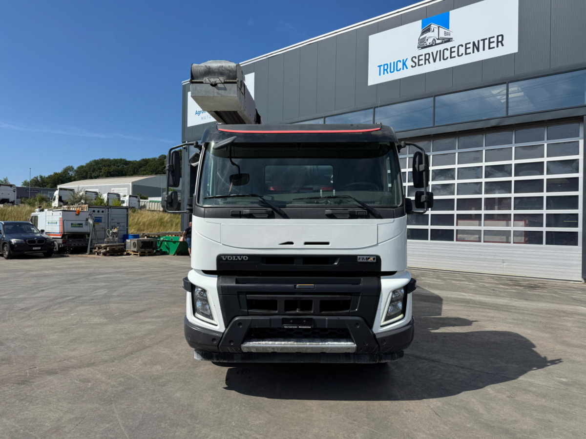VOLVO FMX-420 8x4 Liebherr 9m3 mit FB 17M - Camión hormigonera: foto 2 VOLVO FMX-420 8x4 Liebherr 9m3 mit FB 17M - Camión hormigonera: foto 2