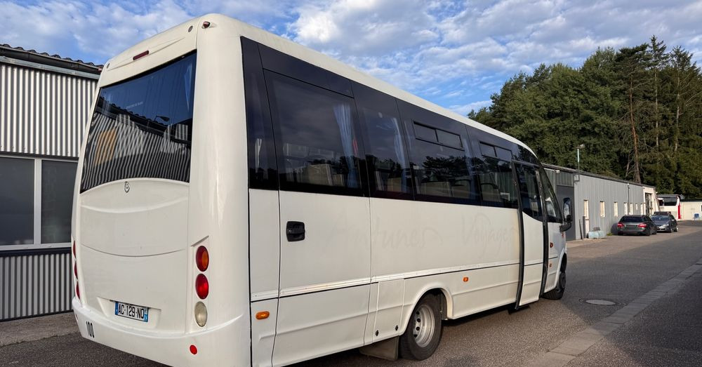 Iveco Wing /34 miejsca /mały przebieg /Cena:109000 zł netto - Minibús, Furgoneta de pasajeros: foto 2 Iveco Wing /34 miejsca /mały przebieg /Cena:109000 zł netto - Minibús, Furgoneta de pasajeros: foto 2