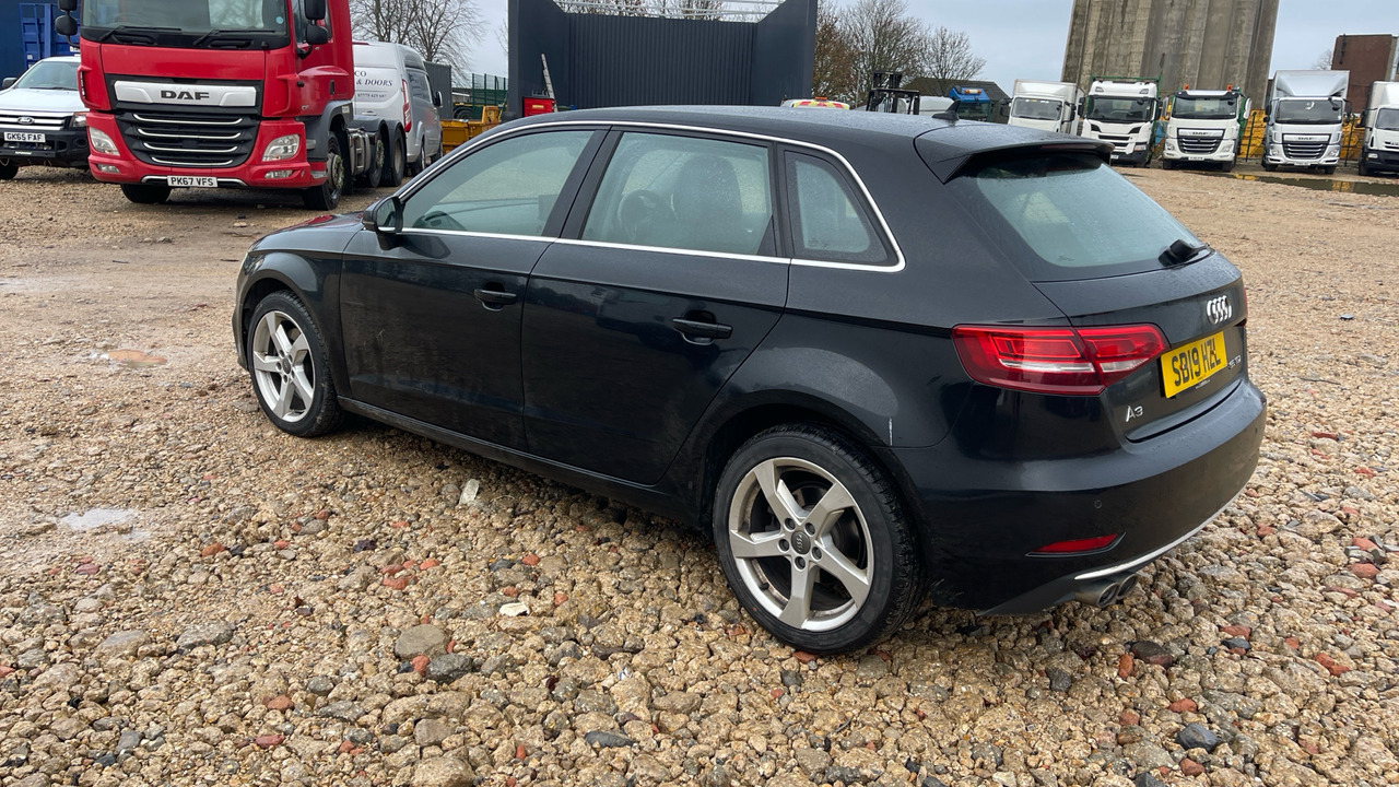 AUDI A3 2.0 35 TDI SPORT - Hatchback: foto 3 AUDI A3 2.0 35 TDI SPORT - Hatchback: foto 3