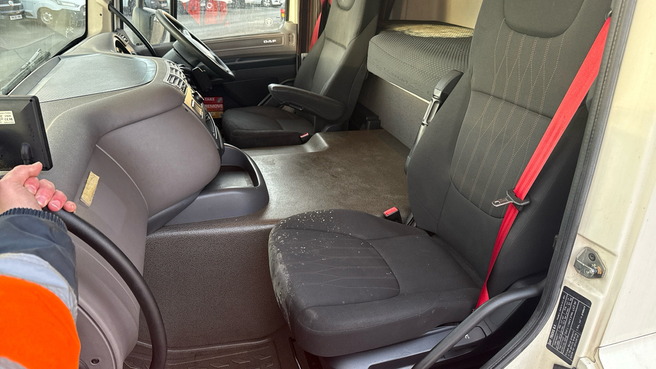 Camión caja cerrada DAF CF 340: foto 16