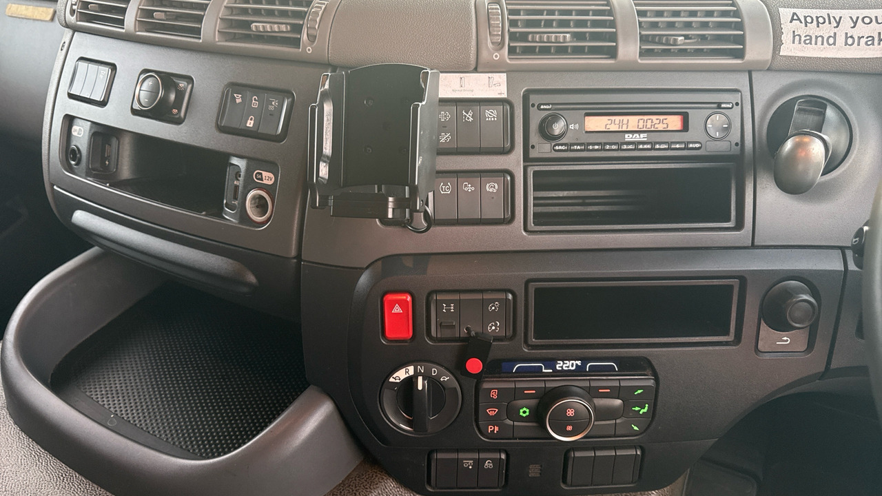 Camión caja cerrada DAF CF 340: foto 7