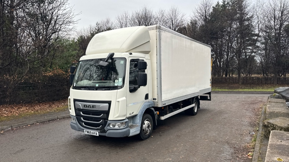 DAF LF 180 - Camión caja cerrada: foto 2 DAF LF 180 - Camión caja cerrada: foto 2