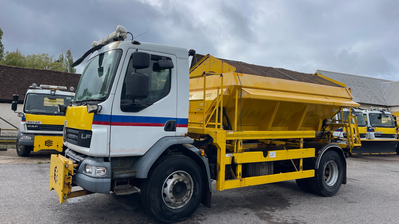 DAF LF 55.220 - Máquina quitanieve: foto 2 DAF LF 55.220 - Máquina quitanieve: foto 2