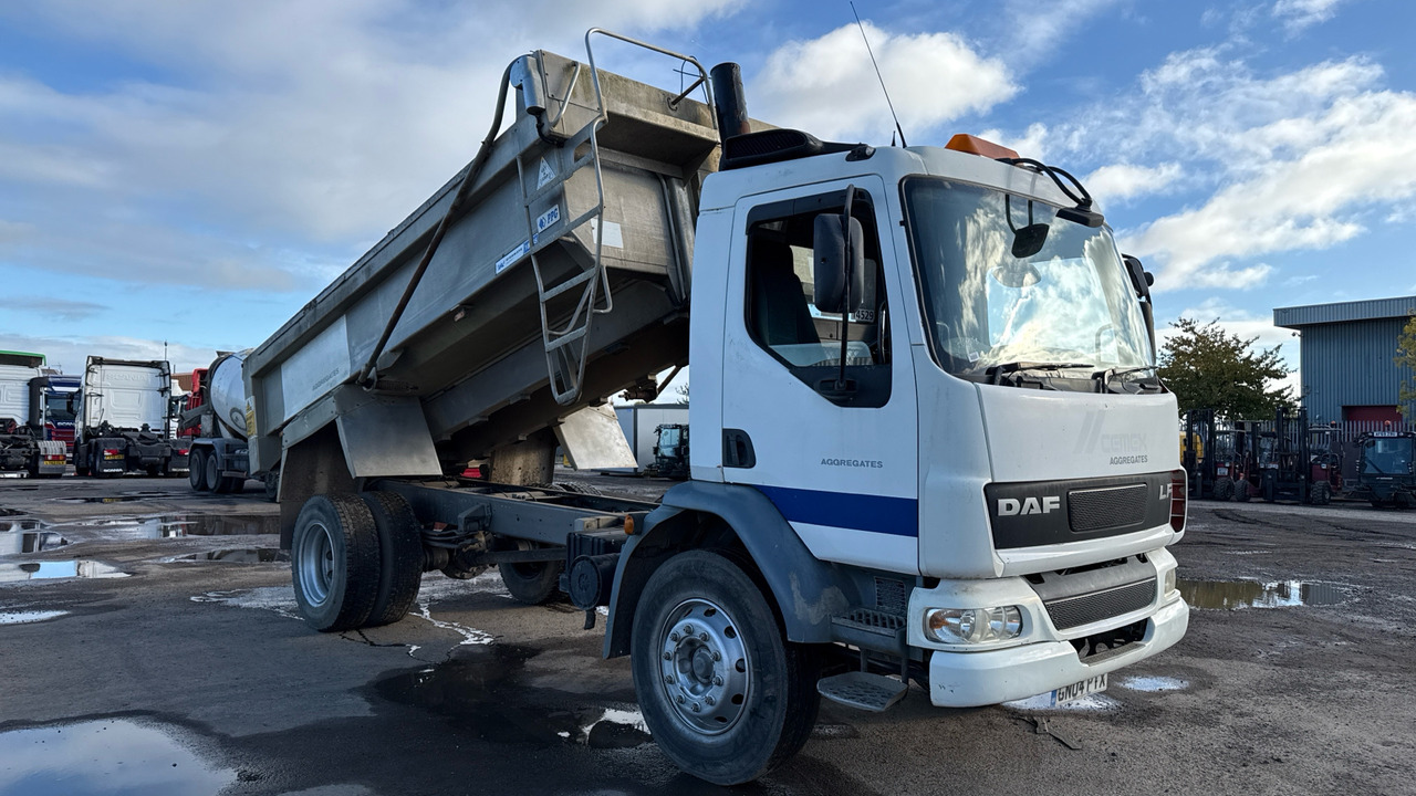 DAF LF 55.220 - Camión volquete: foto 1 DAF LF 55.220 - Camión volquete: foto 1
