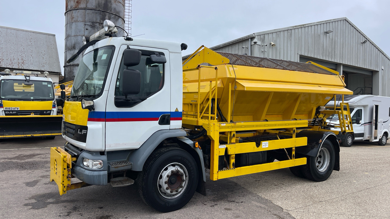 DAF LF 55.220 - Máquina quitanieve: foto 2 DAF LF 55.220 - Máquina quitanieve: foto 2