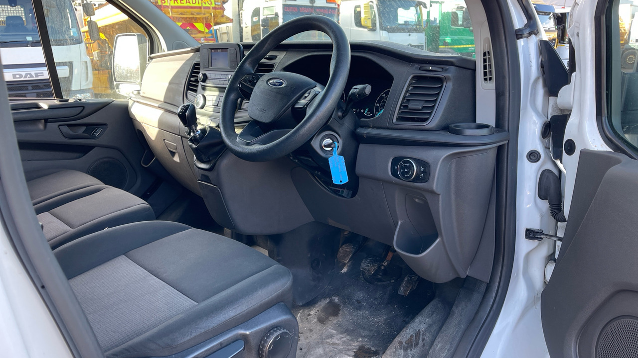 FORD TRANSIT CUSTOM 2.0 TDCi 130ps Low Roof Kombi Van - Furgoneta combi: foto 5 FORD TRANSIT CUSTOM 2.0 TDCi 130ps Low Roof Kombi Van - Furgoneta combi: foto 5