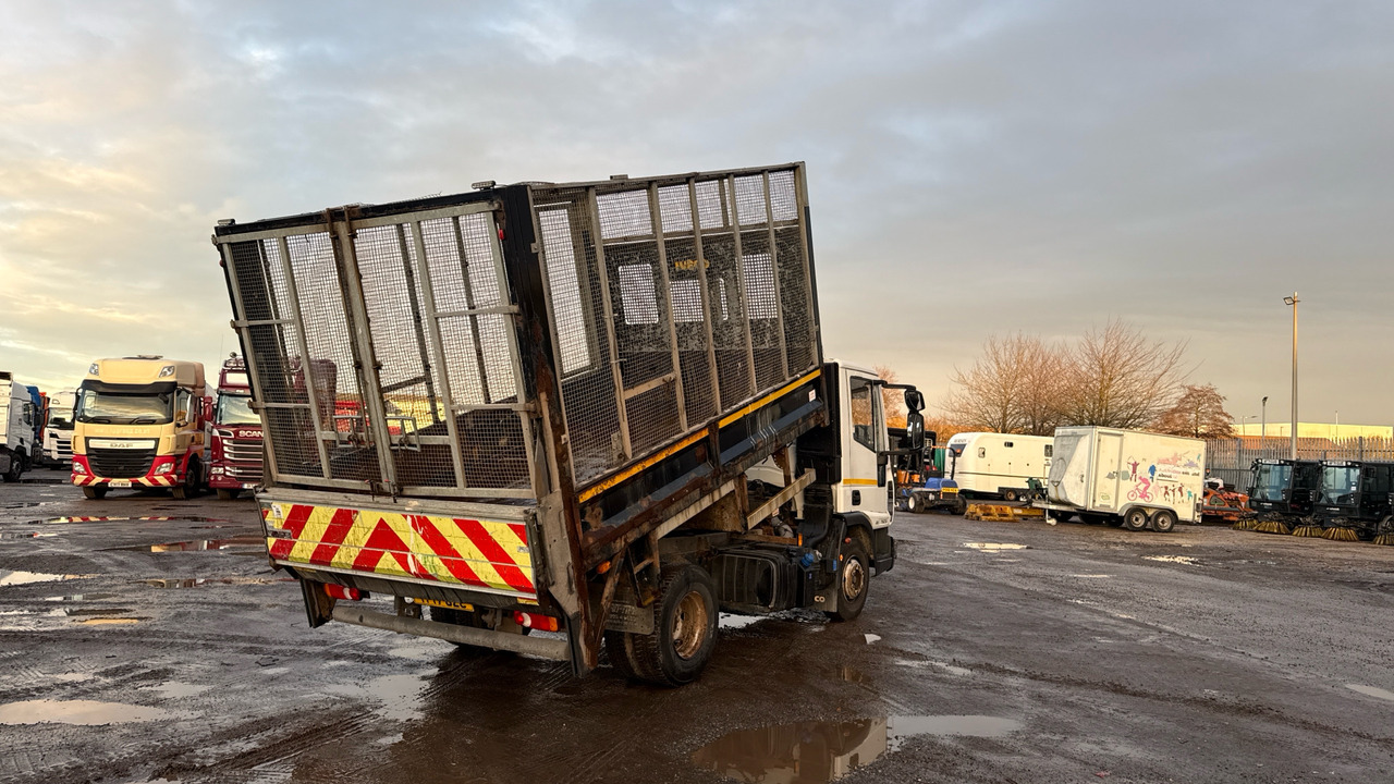 IVECO EUROCARGO 75E16S S-A - Camión volquete: foto 4 IVECO EUROCARGO 75E16S S-A - Camión volquete: foto 4