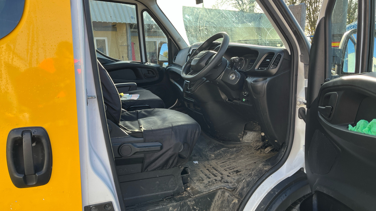 Iveco Daily 35-140 - Furgoneta combi: foto 5 Iveco Daily 35-140 - Furgoneta combi: foto 5