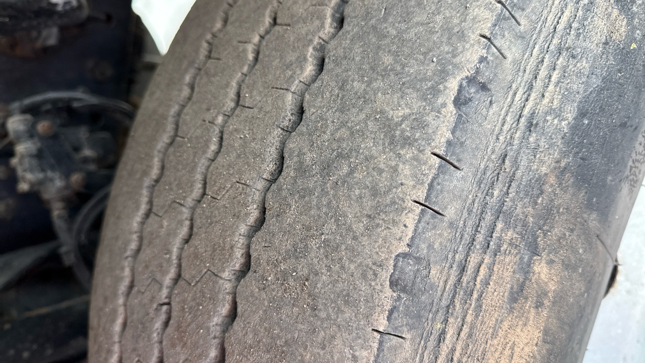 Camión portacontenedor de cadenas MERCEDES-BENZ ATEGO 1823: foto 18 Camión portacontenedor de cadenas MERCEDES-BENZ ATEGO 1823: foto 18