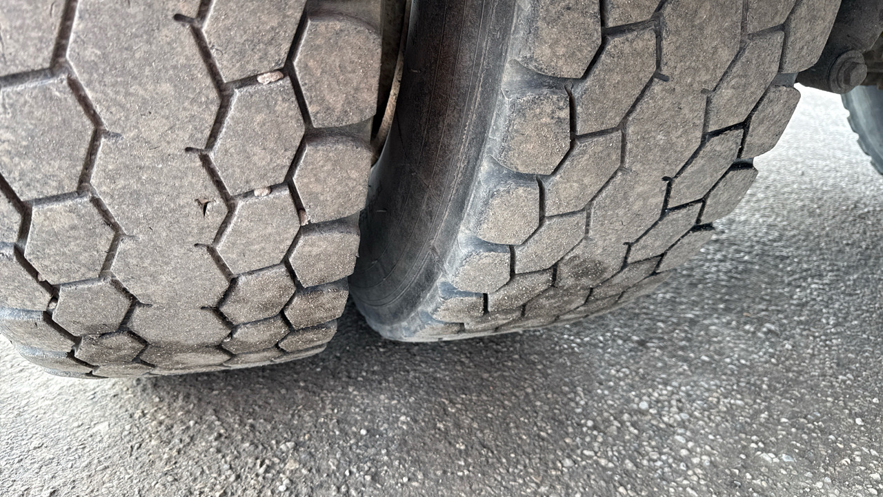 Camión portacontenedor de cadenas MERCEDES-BENZ ATEGO 1823: foto 16 Camión portacontenedor de cadenas MERCEDES-BENZ ATEGO 1823: foto 16