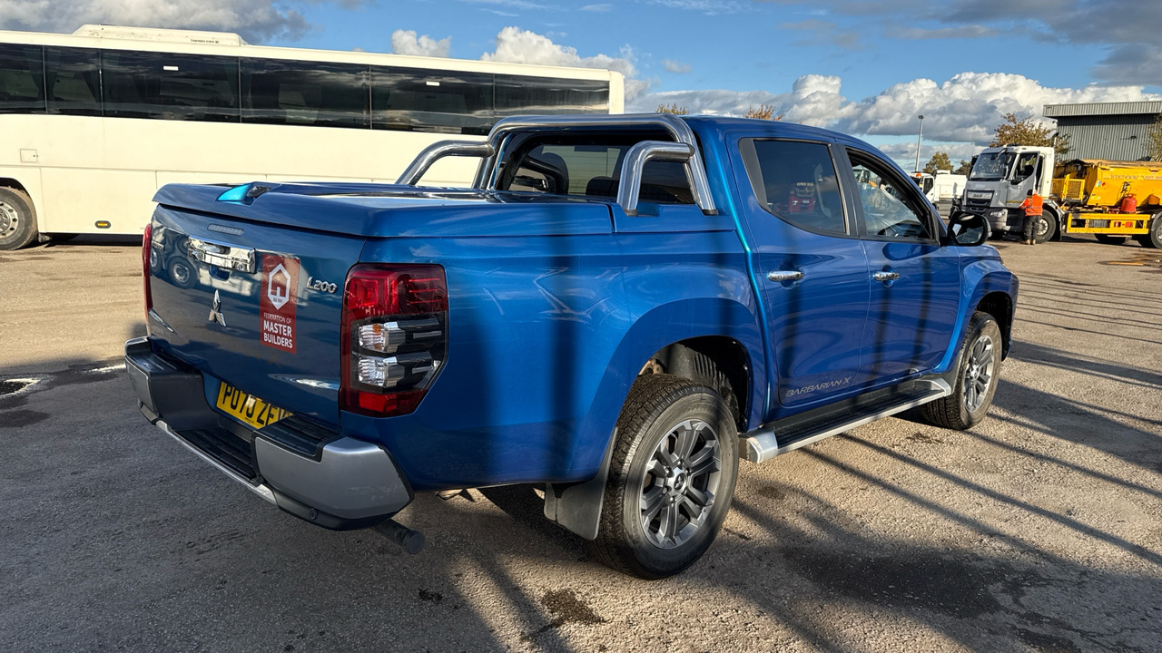 Mitsubishi L200 DI-D 2.3 Barbarian X 150PS - Pick-up, Furgoneta combi: foto 4 Mitsubishi L200 DI-D 2.3 Barbarian X 150PS - Pick-up, Furgoneta combi: foto 4