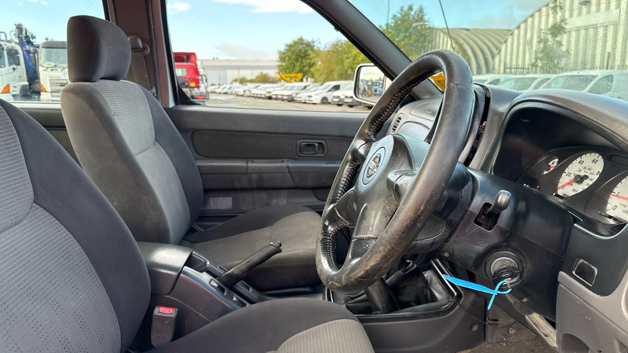 NISSAN D22 2.5 DI - Pick-up, Furgoneta combi: foto 5 NISSAN D22 2.5 DI - Pick-up, Furgoneta combi: foto 5